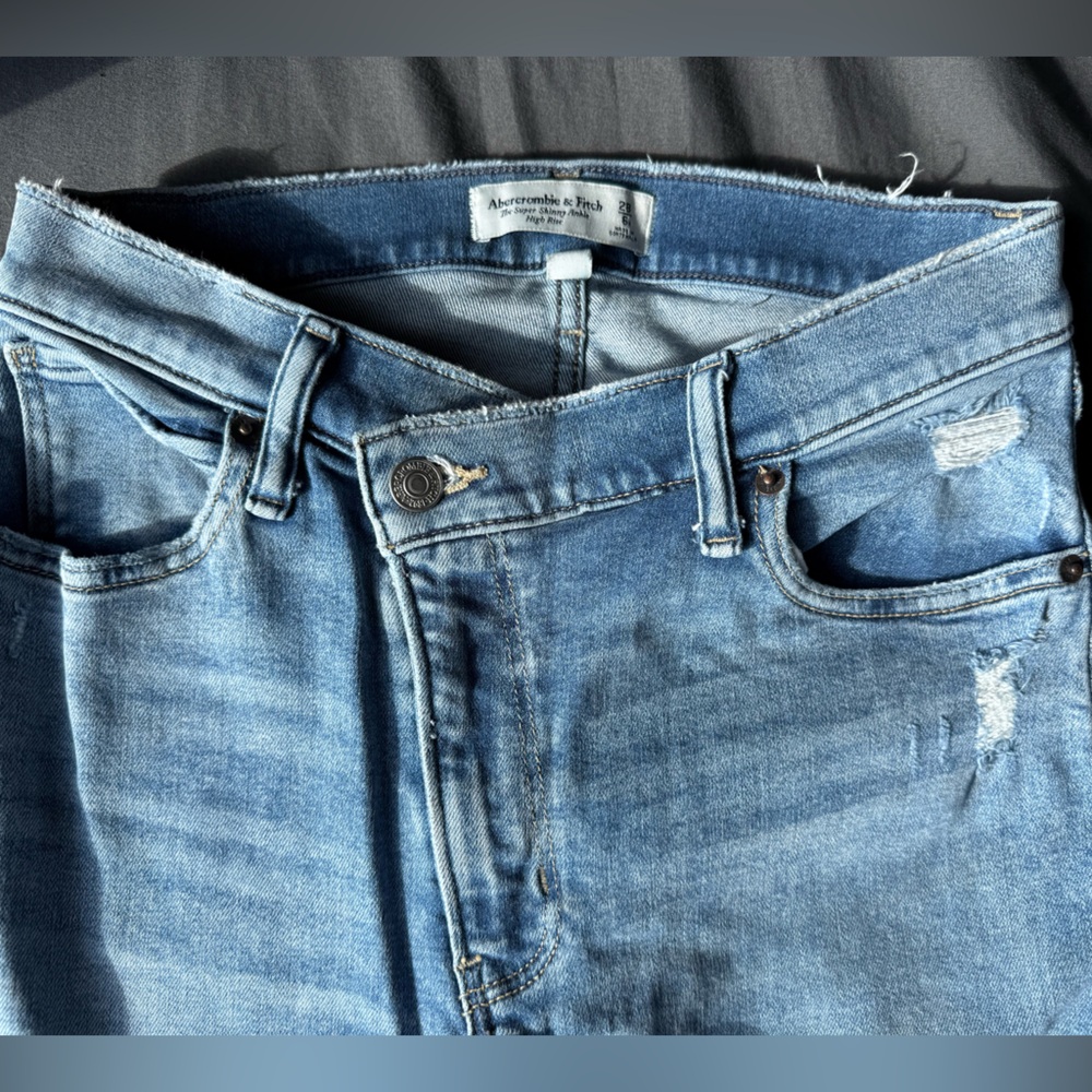 Abercrombie & Fitch Women's Light Blue Distressed Skinny Jeans